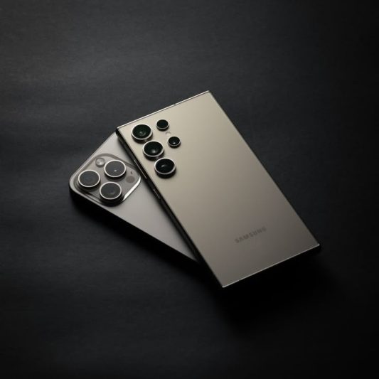 Apple or Samsung_ Mobile